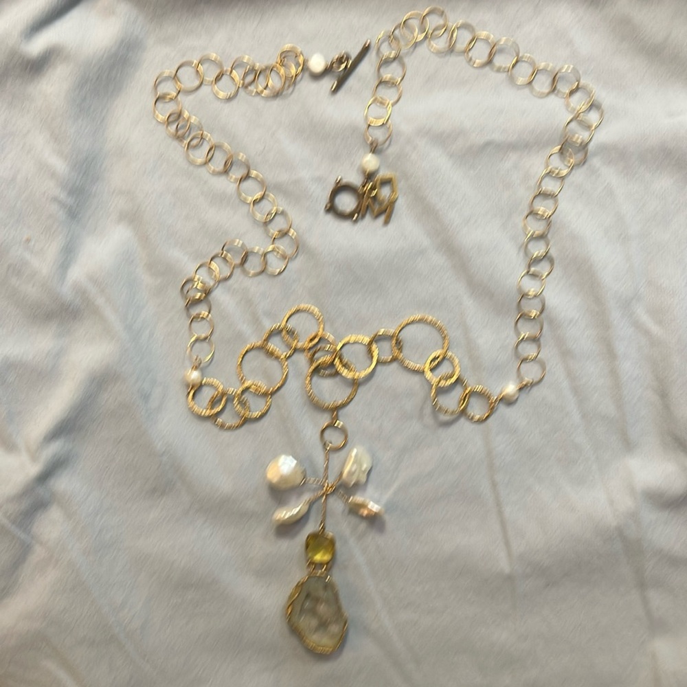 Unusual Meg Carter gold, pearl and geode necklace